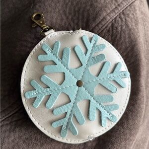Portland Leather Holiday Gordita Snowflake Pouch Flair in Cabo/Pearl
